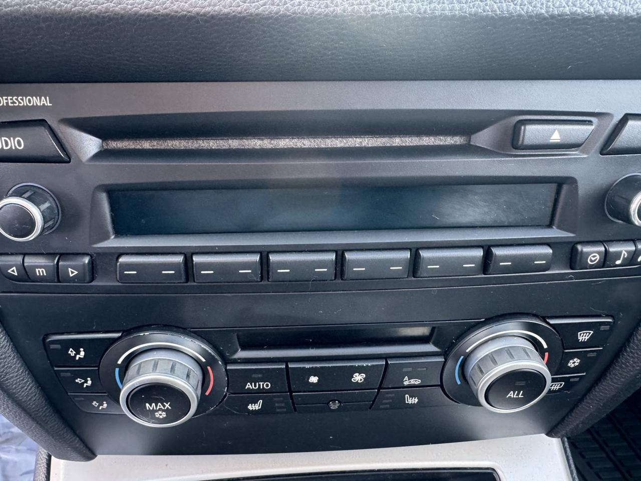 2011 BMW 3 Series 323i Photo