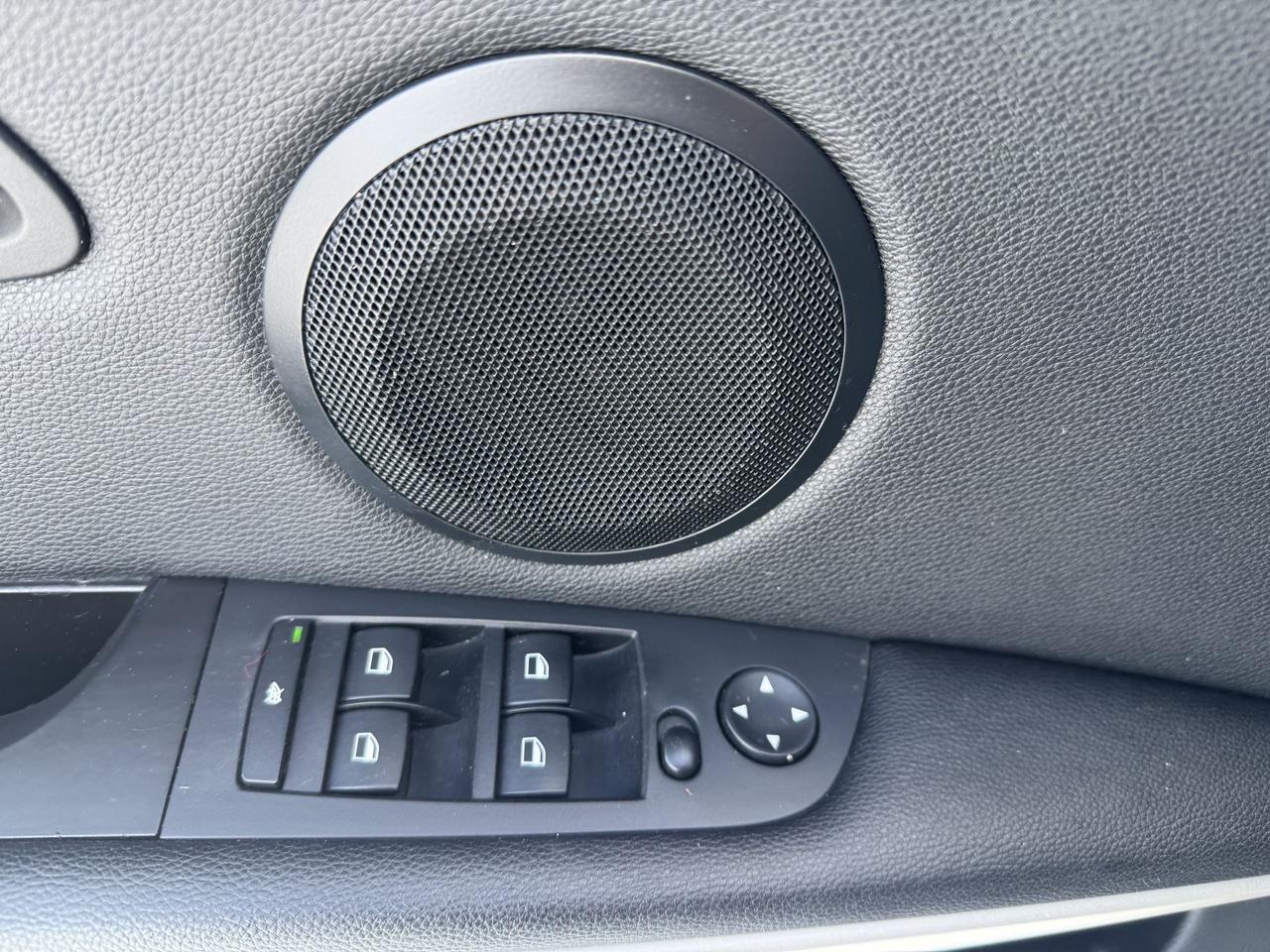 2011 BMW 3 Series 323i Photo