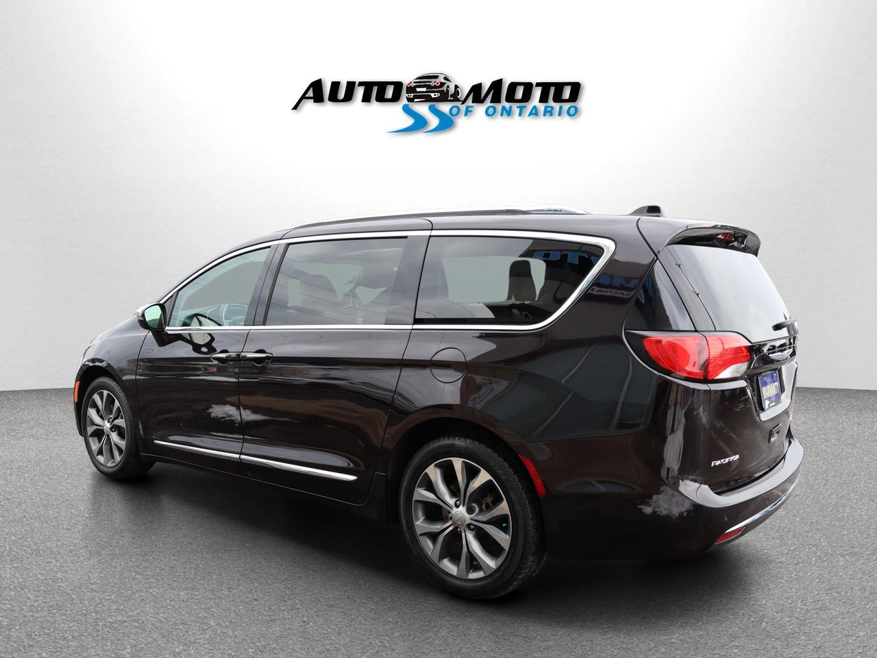 2017 Chrysler Pacifica LIMITED CERTIFIED *CHRYSLER MAINTAIN* CAMERA NAV BLUETOOTH LEATHER HEATED SEATS SPNO ROOF CRUISE ALLOYS Photo3