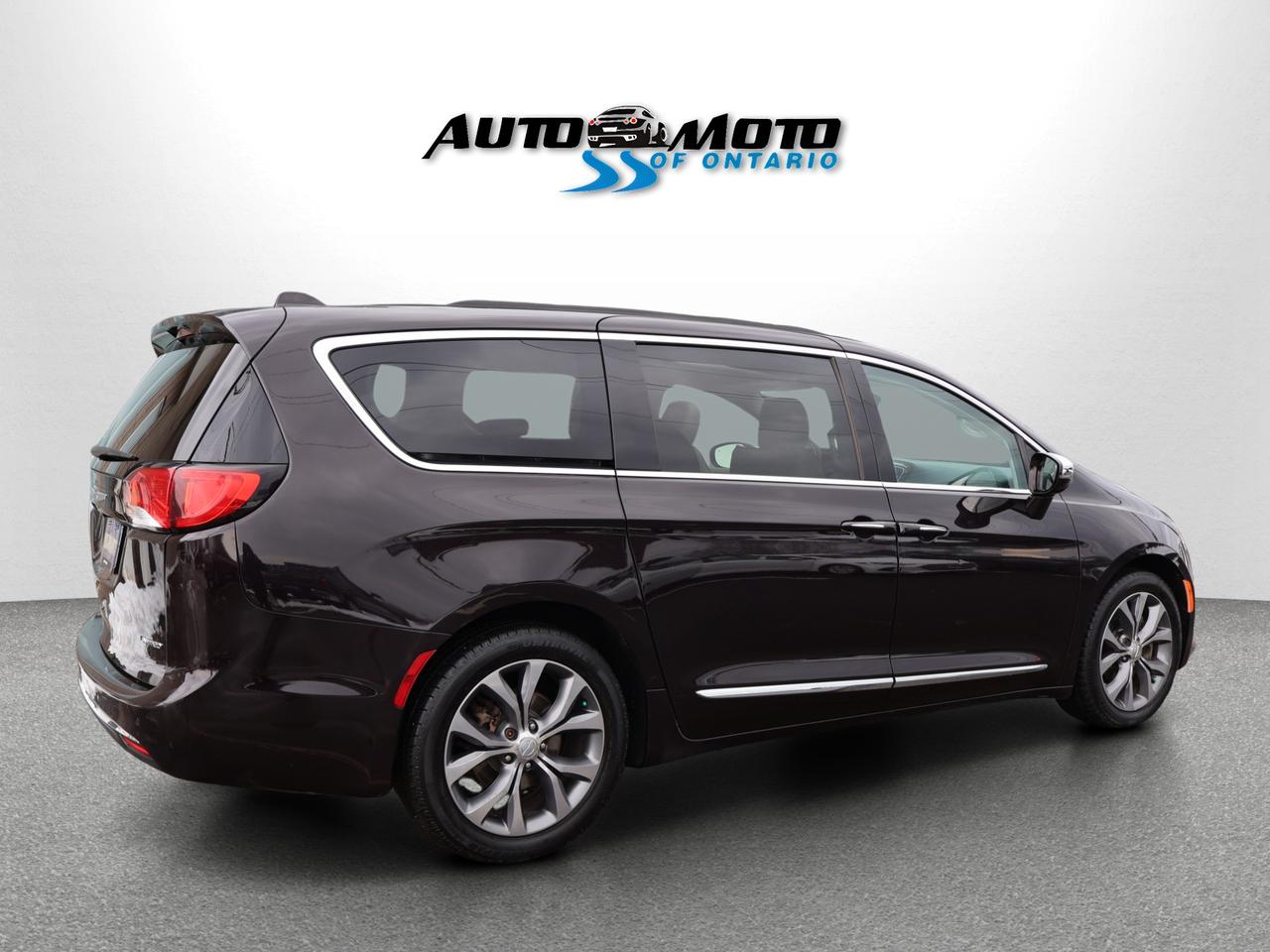 2017 Chrysler Pacifica LIMITED CERTIFIED *CHRYSLER MAINTAIN* CAMERA NAV BLUETOOTH LEATHER HEATED SEATS SPNO ROOF CRUISE ALLOYS Photo