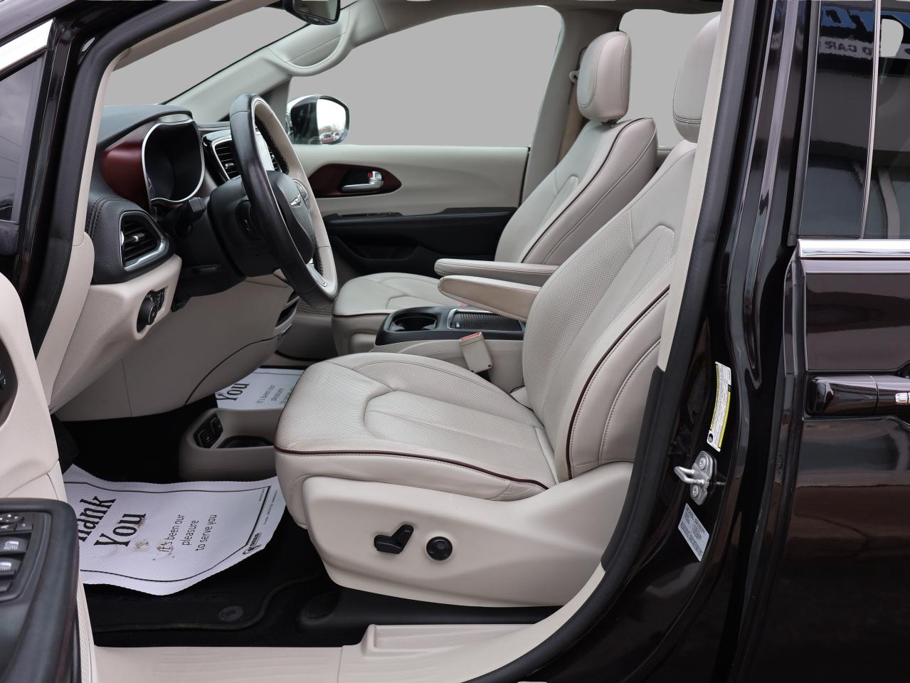 2017 Chrysler Pacifica LIMITED CERTIFIED *CHRYSLER MAINTAIN* CAMERA NAV BLUETOOTH LEATHER HEATED SEATS SPNO ROOF CRUISE ALLOYS Photo