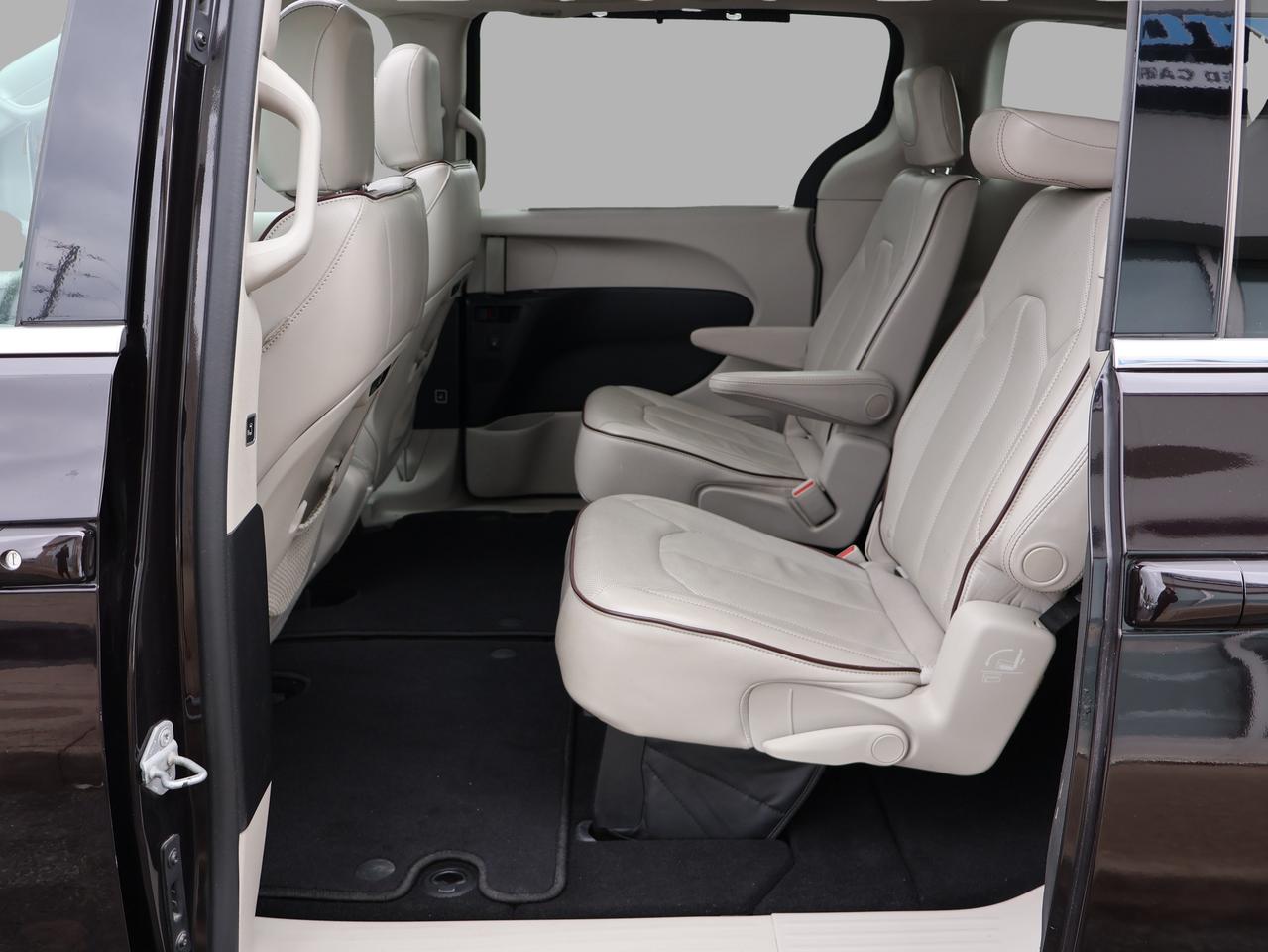 2017 Chrysler Pacifica LIMITED CERTIFIED *CHRYSLER MAINTAIN* CAMERA NAV BLUETOOTH LEATHER HEATED SEATS SPNO ROOF CRUISE ALLOYS Photo