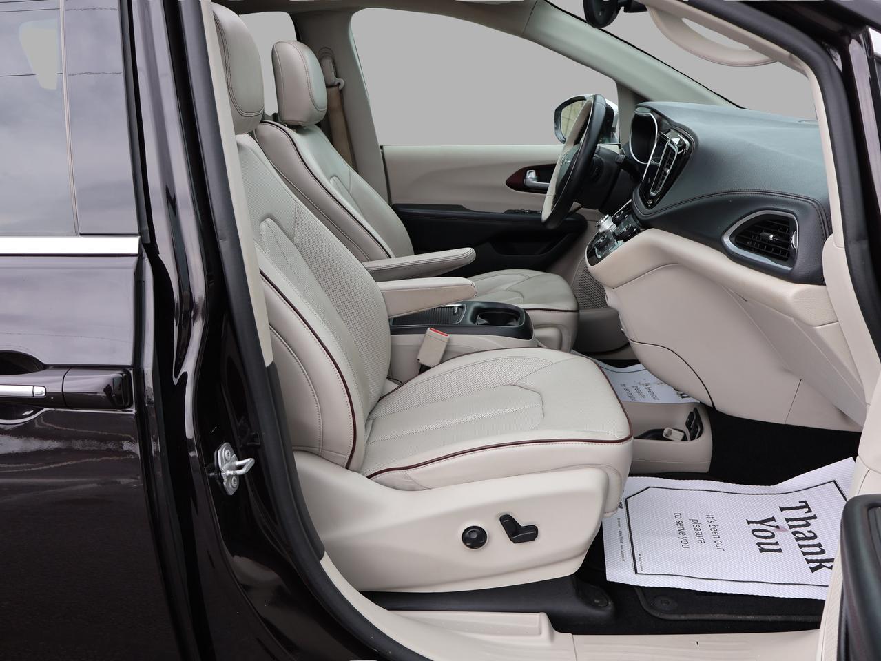 2017 Chrysler Pacifica LIMITED CERTIFIED *CHRYSLER MAINTAIN* CAMERA NAV BLUETOOTH LEATHER HEATED SEATS SPNO ROOF CRUISE ALLOYS Photo