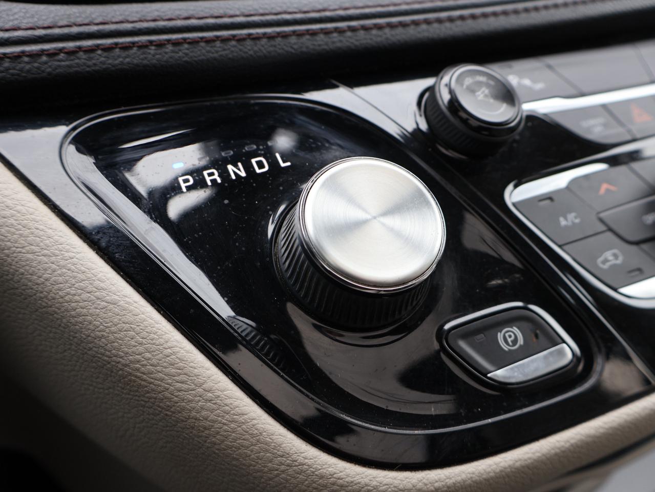 2017 Chrysler Pacifica LIMITED CERTIFIED *CHRYSLER MAINTAIN* CAMERA NAV BLUETOOTH LEATHER HEATED SEATS SPNO ROOF CRUISE ALLOYS Photo