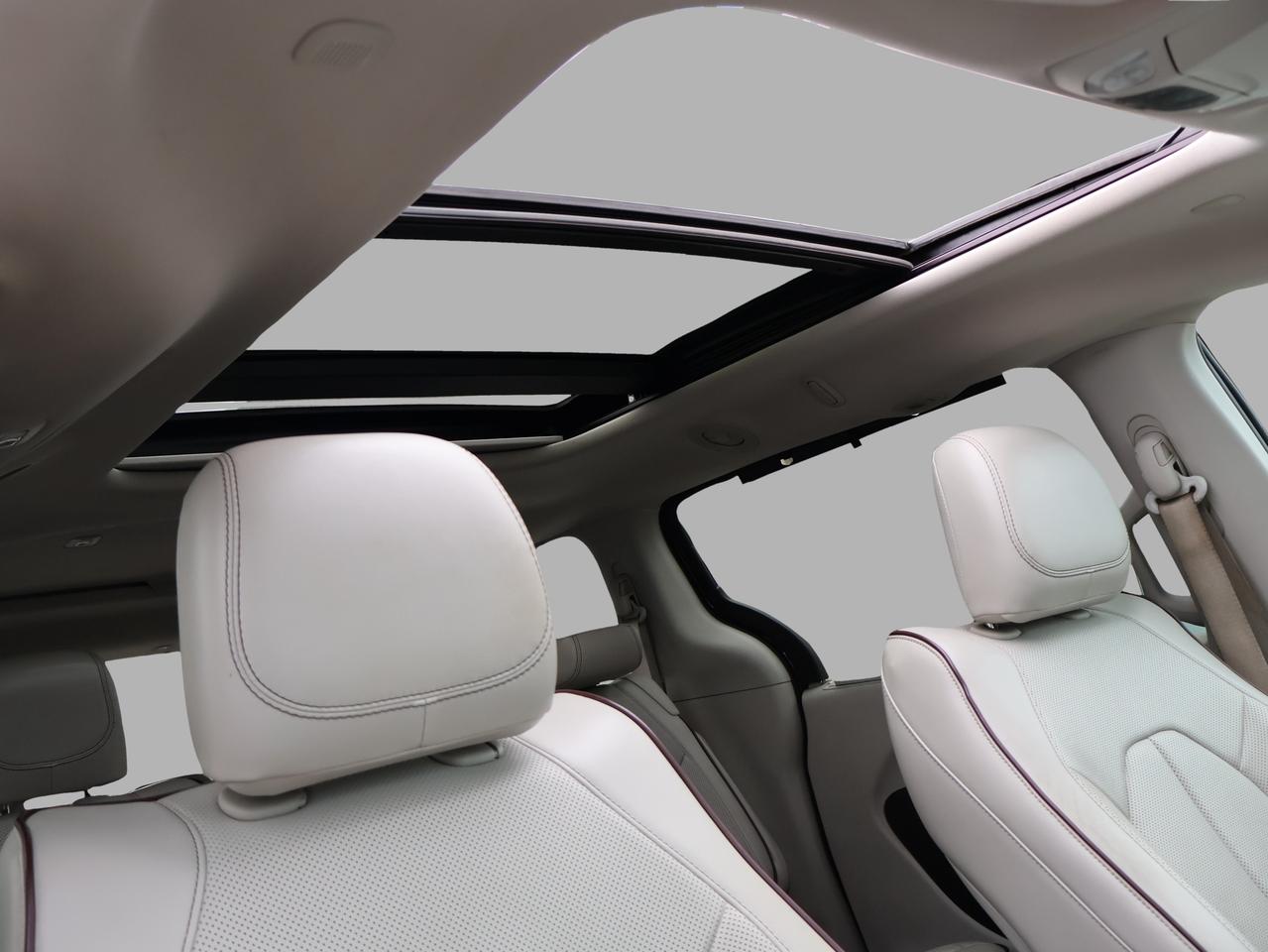 2017 Chrysler Pacifica LIMITED CERTIFIED *CHRYSLER MAINTAIN* CAMERA NAV BLUETOOTH LEATHER HEATED SEATS SPNO ROOF CRUISE ALLOYS Photo