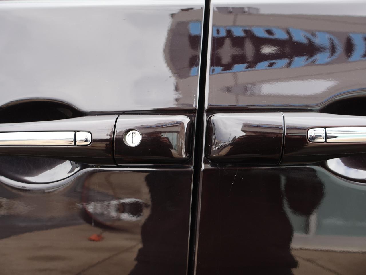 2017 Chrysler Pacifica LIMITED CERTIFIED *CHRYSLER MAINTAIN* CAMERA NAV BLUETOOTH LEATHER HEATED SEATS SPNO ROOF CRUISE ALLOYS Photo