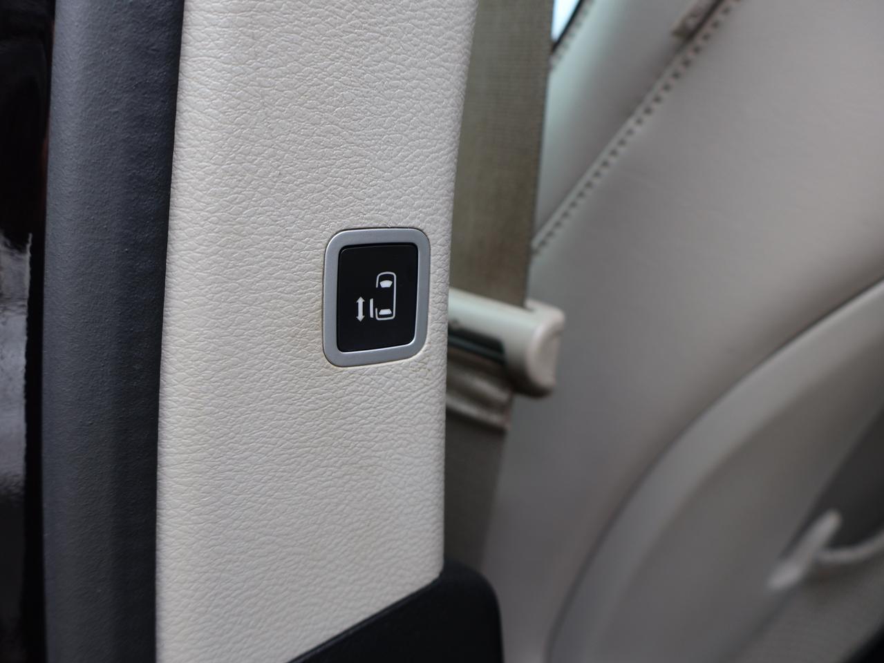 2017 Chrysler Pacifica LIMITED CERTIFIED *CHRYSLER MAINTAIN* CAMERA NAV BLUETOOTH LEATHER HEATED SEATS SPNO ROOF CRUISE ALLOYS Photo