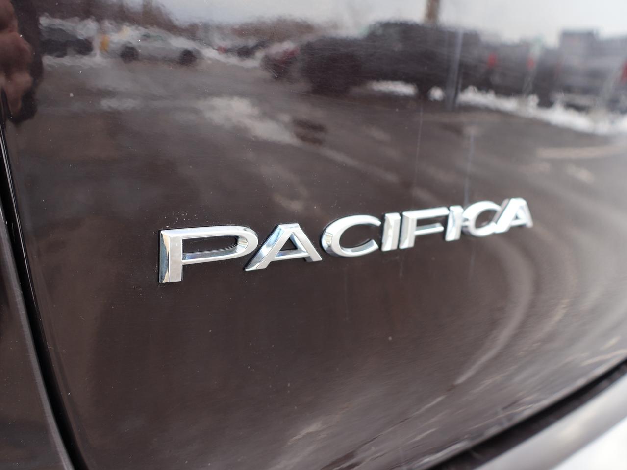 2017 Chrysler Pacifica LIMITED CERTIFIED *CHRYSLER MAINTAIN* CAMERA NAV BLUETOOTH LEATHER HEATED SEATS SPNO ROOF CRUISE ALLOYS Photo