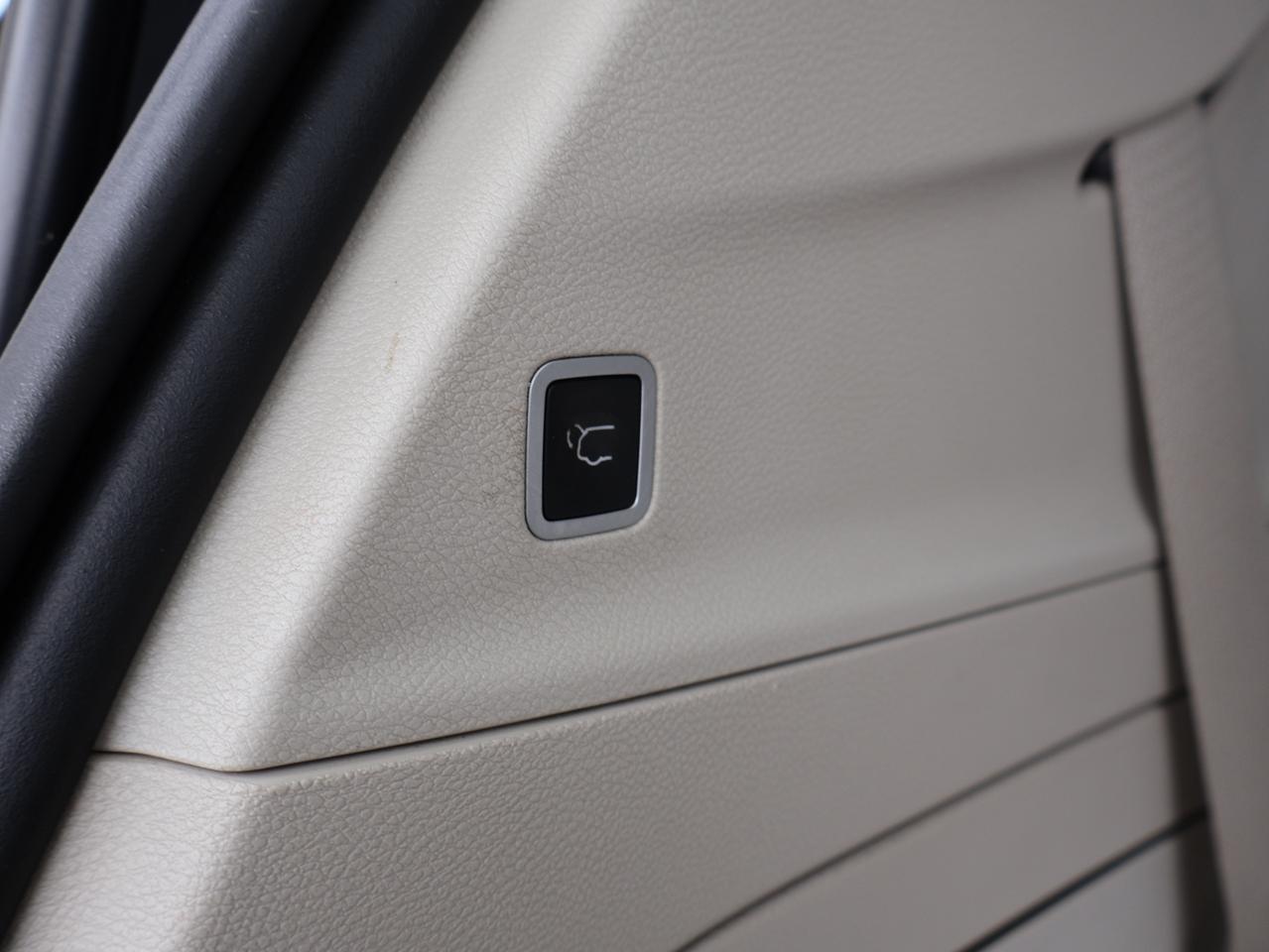 2017 Chrysler Pacifica LIMITED CERTIFIED *CHRYSLER MAINTAIN* CAMERA NAV BLUETOOTH LEATHER HEATED SEATS SPNO ROOF CRUISE ALLOYS Photo