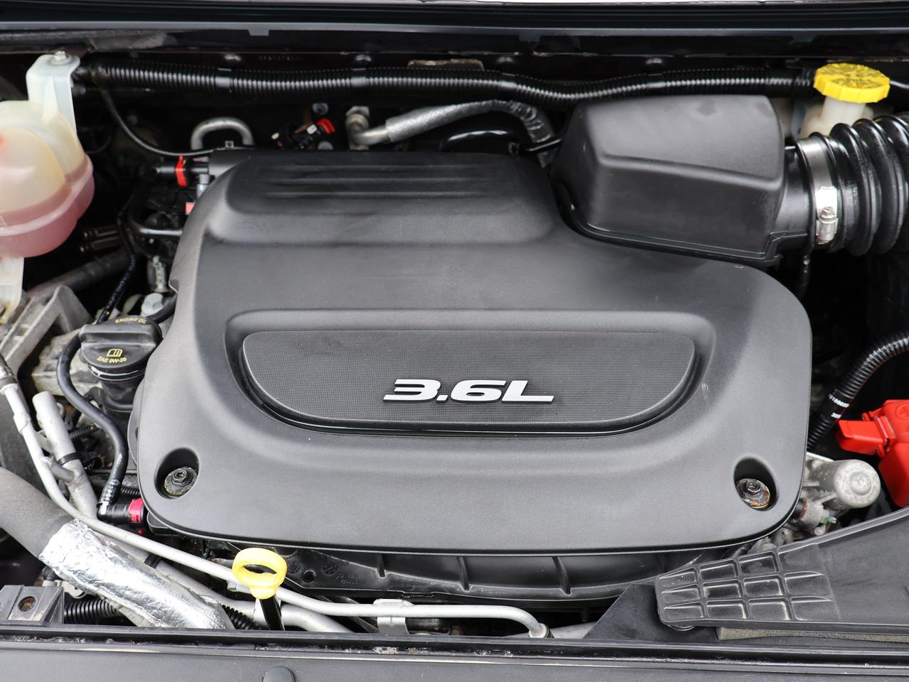 2017 Chrysler Pacifica LIMITED CERTIFIED *CHRYSLER MAINTAIN* CAMERA NAV BLUETOOTH LEATHER HEATED SEATS SPNO ROOF CRUISE ALLOYS Photo