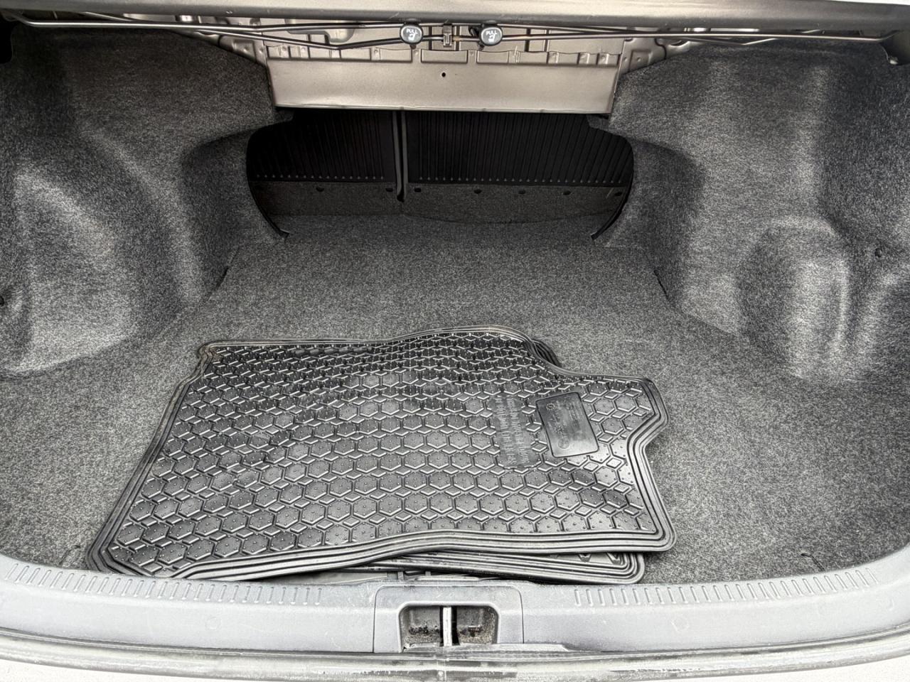 2017 Toyota Camry 4DR SDN I4 AUTO SE Photo