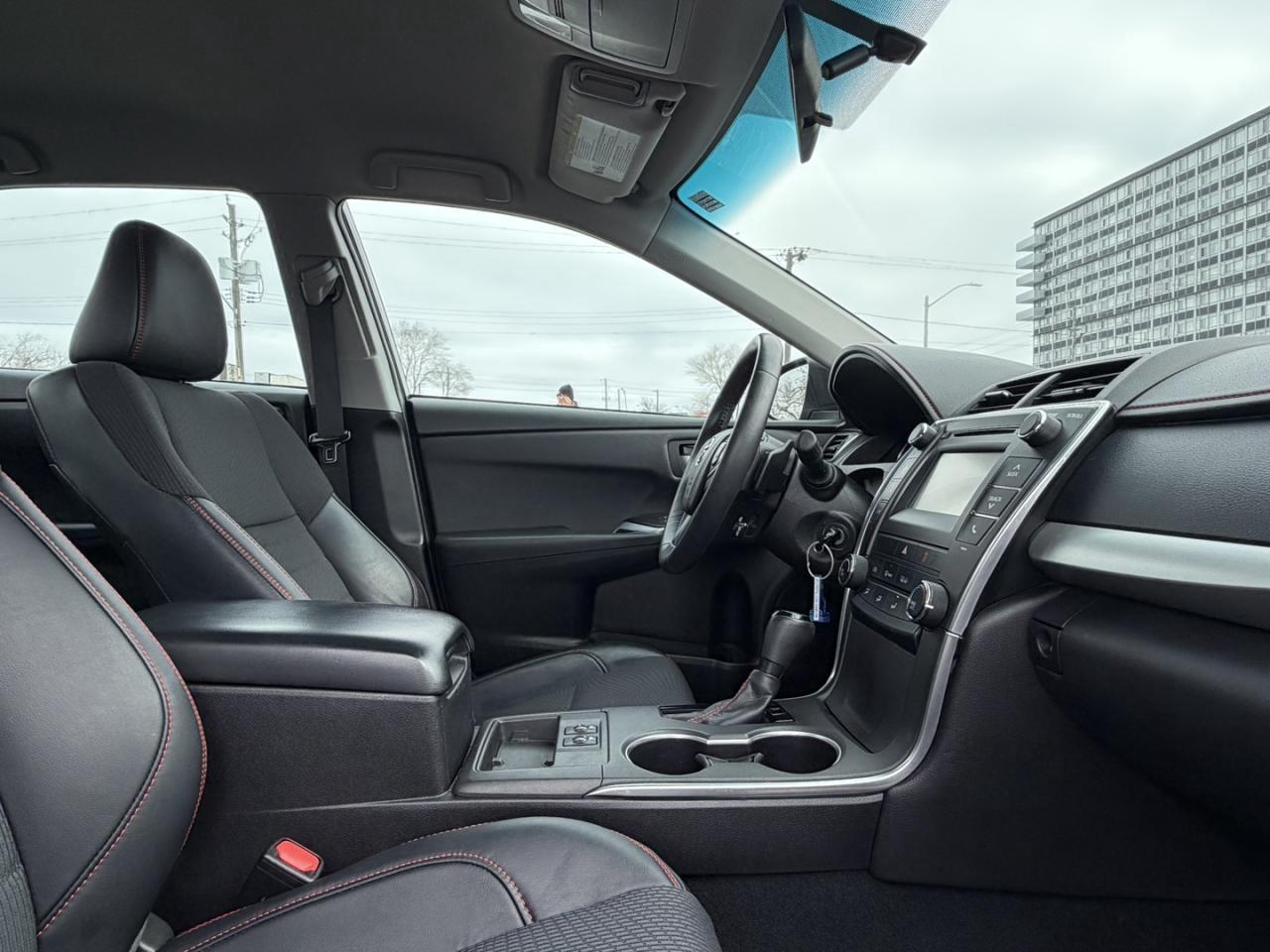 2017 Toyota Camry 4DR SDN I4 AUTO SE Photo