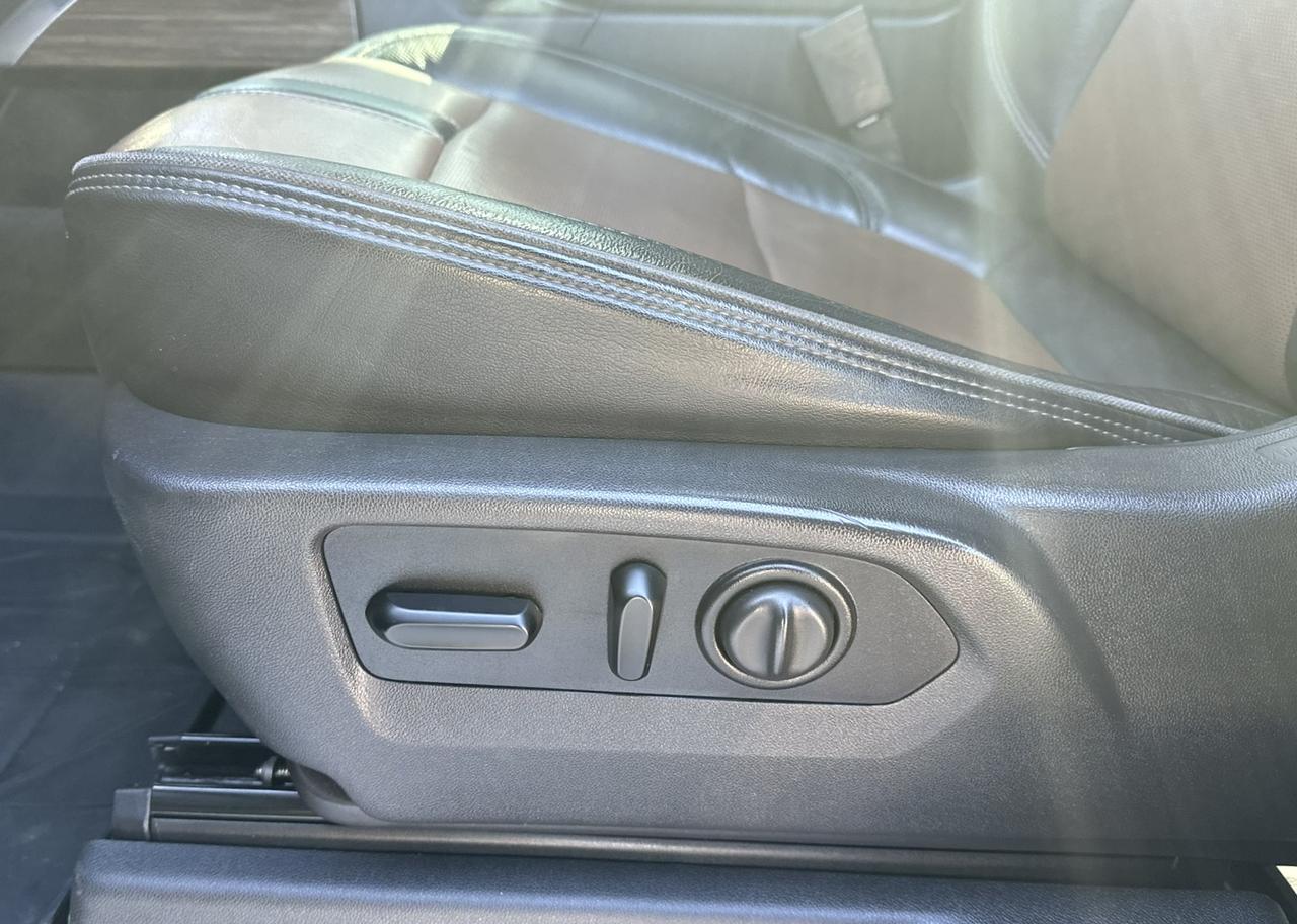 2021 Chevrolet Silverado 1500 4WD Crew Cab 147" High Country Photo