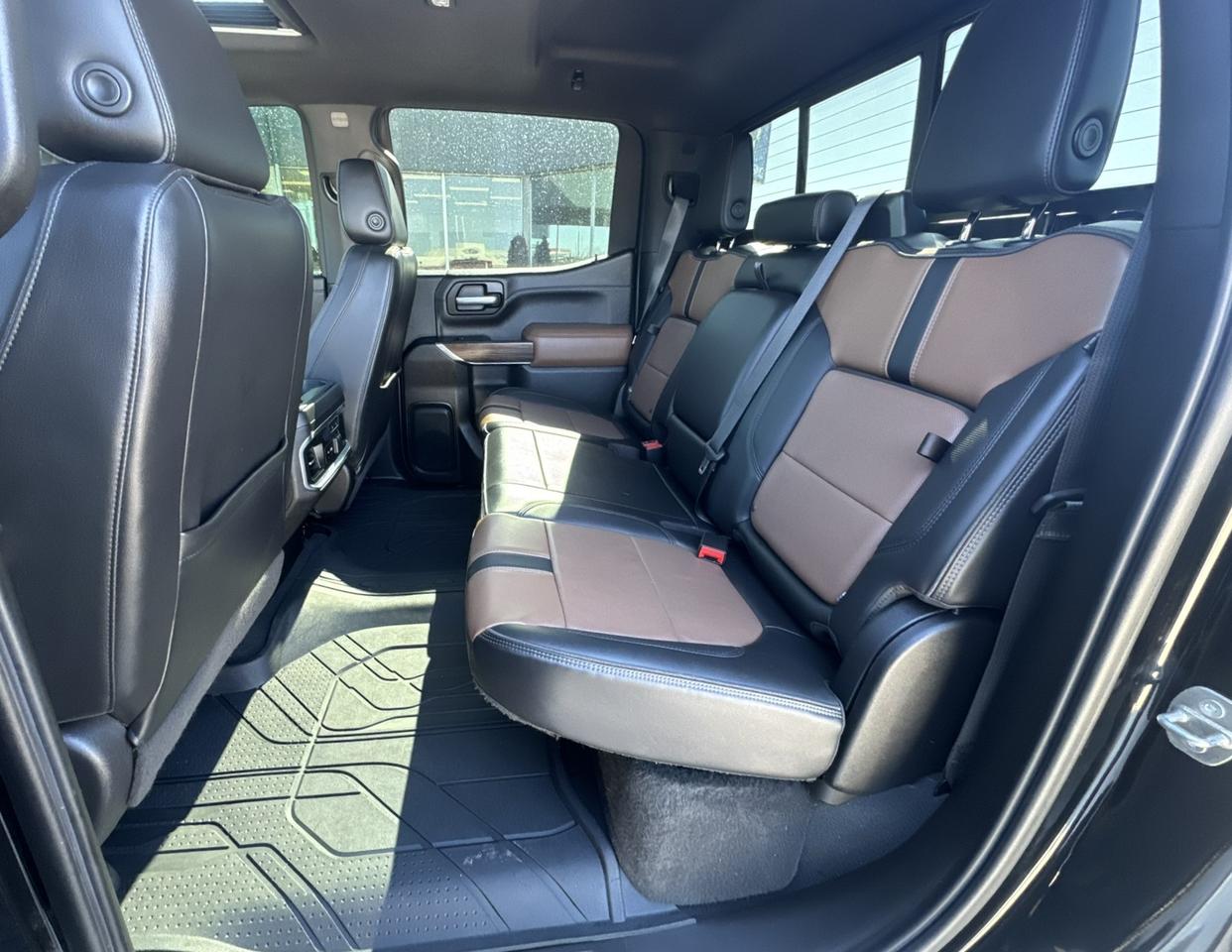 2021 Chevrolet Silverado 1500 4WD Crew Cab 147" High Country Photo