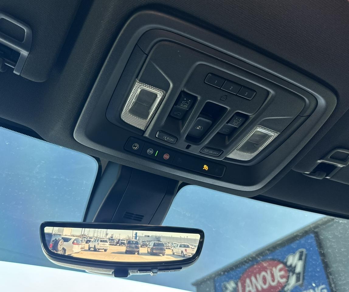 2021 Chevrolet Silverado 1500 4WD Crew Cab 147" High Country Photo