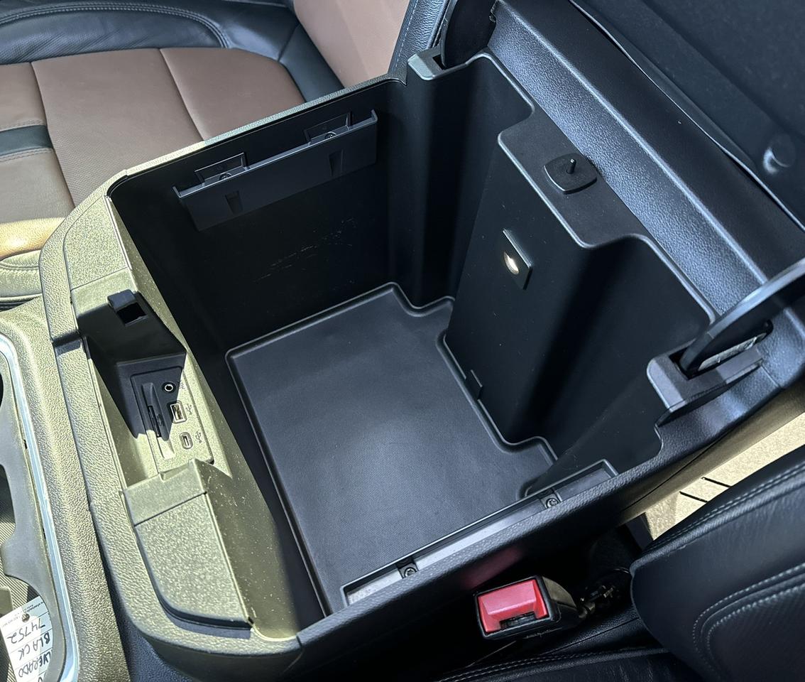 2021 Chevrolet Silverado 1500 4WD Crew Cab 147" High Country Photo