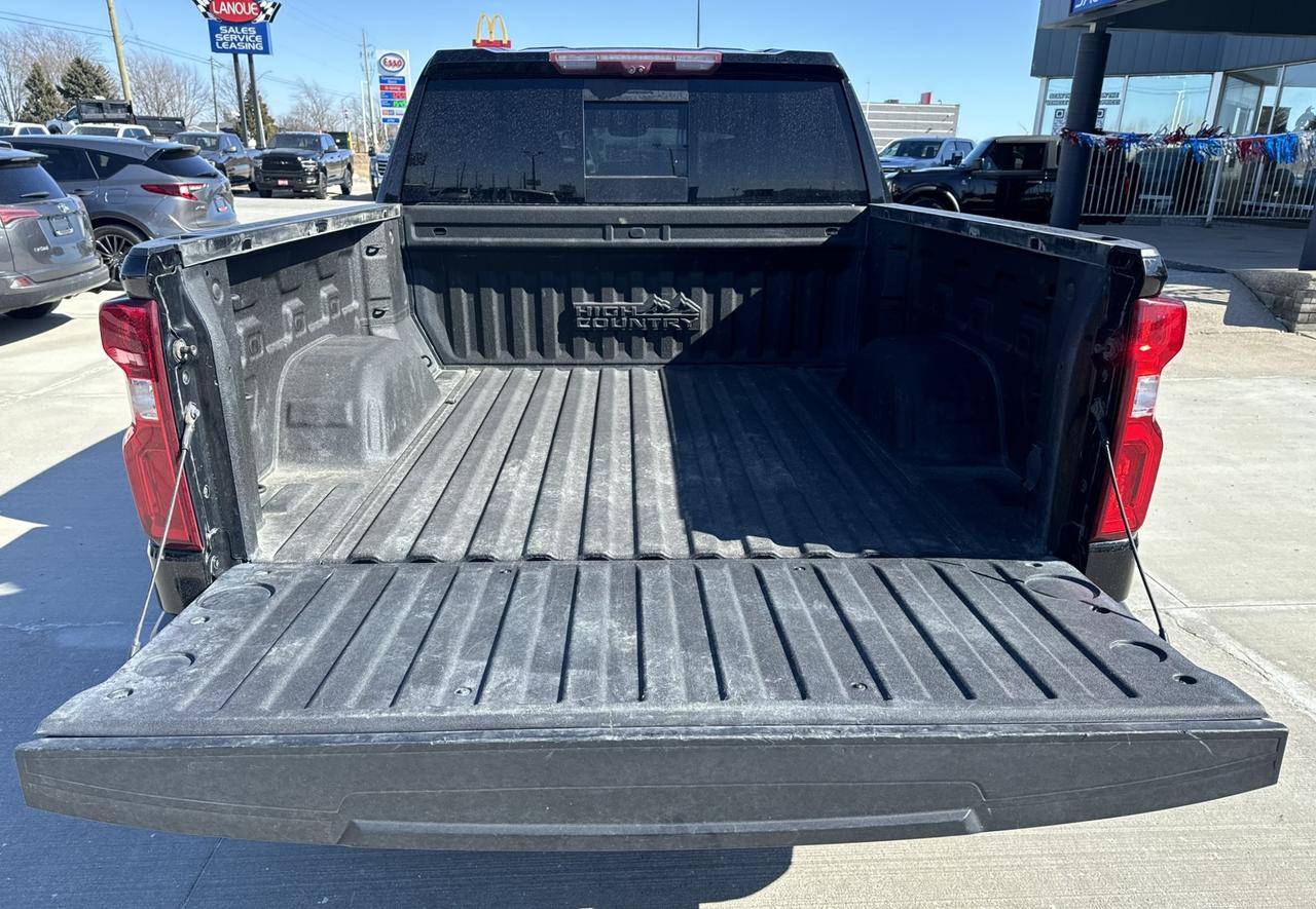 2021 Chevrolet Silverado 1500 4WD Crew Cab 147" High Country Photo