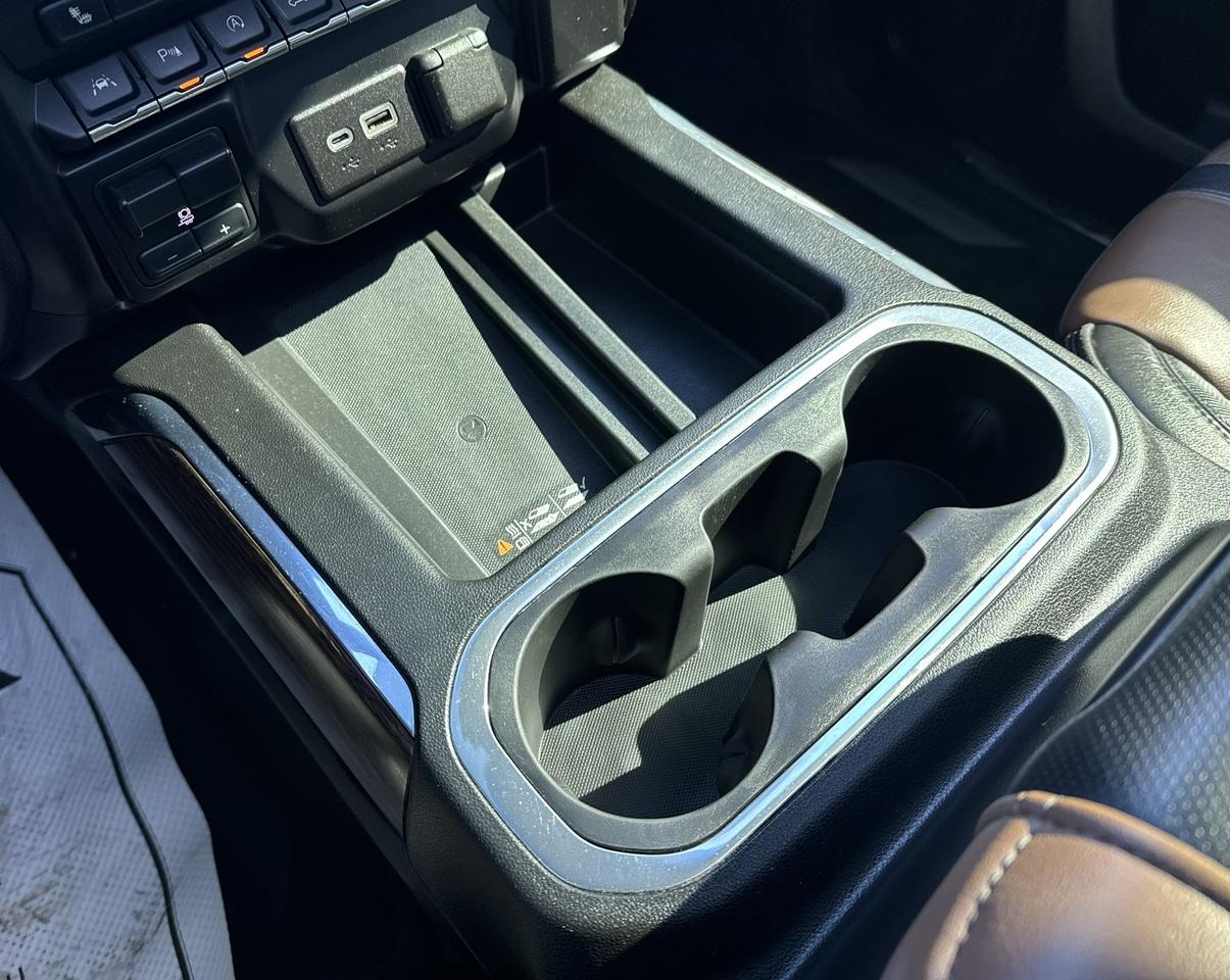 2021 Chevrolet Silverado 1500 4WD Crew Cab 147" High Country Photo