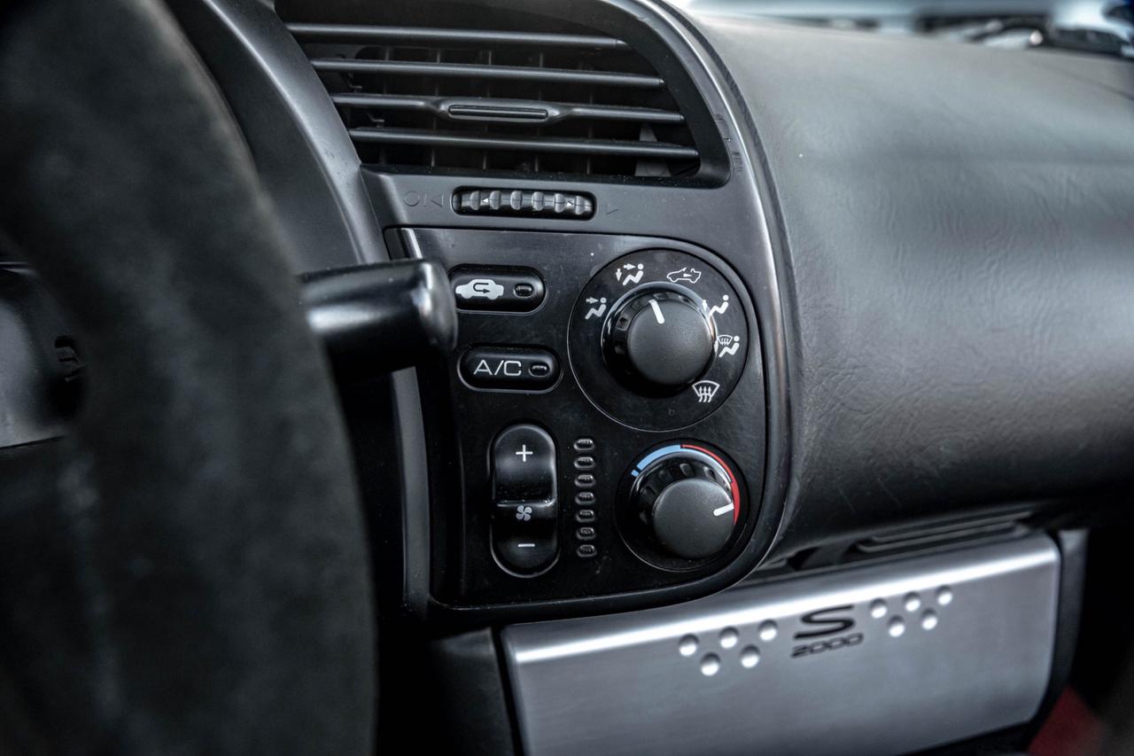 2005 Honda S2000 CONVERTIBLE |6 SPEED |PUSH START |CARBON FIBER HOO Photo