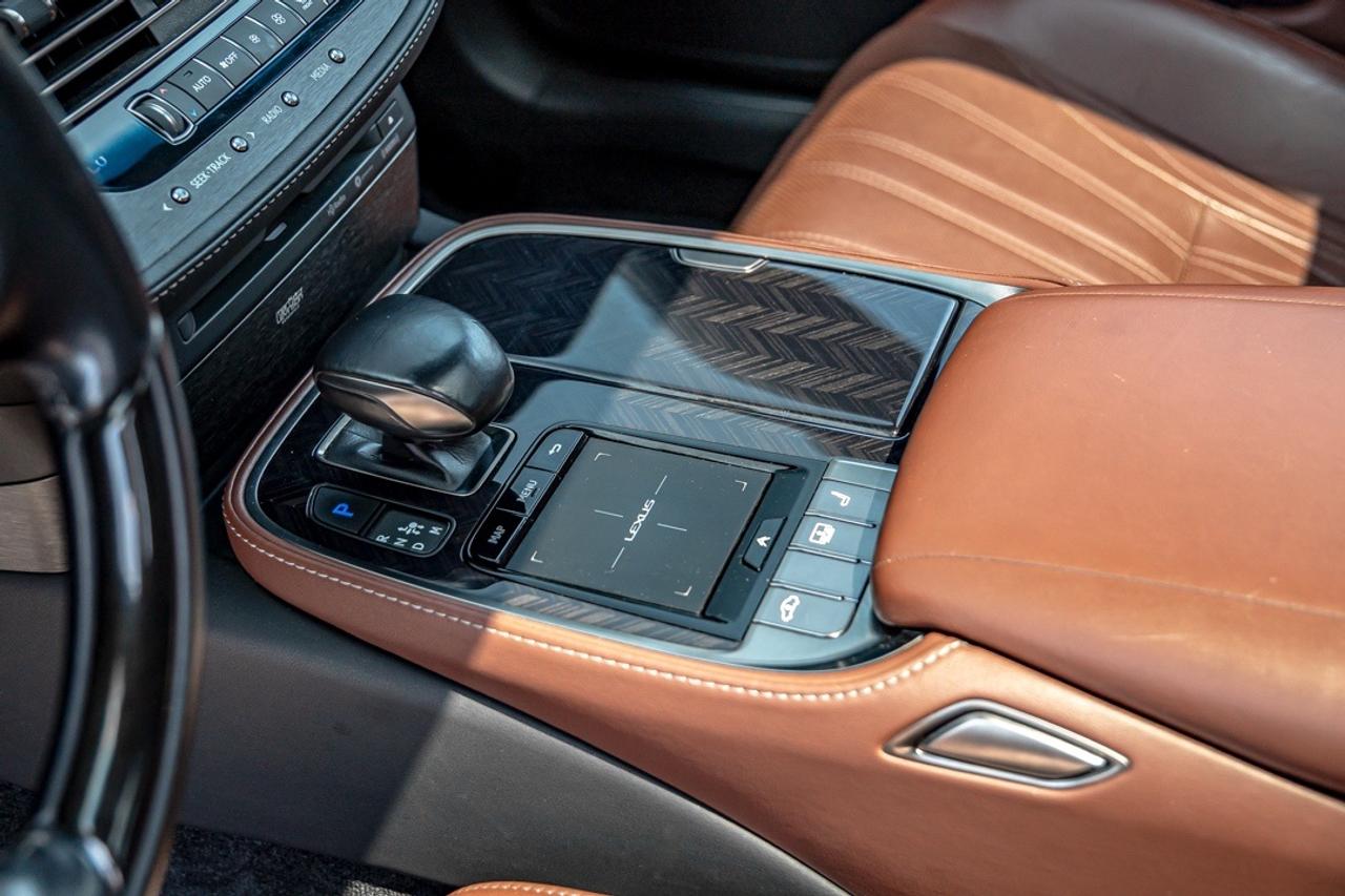 2018 Lexus LS LS 500 AWD REAR ENTERTAINMENT HUD PANO NAV Photo