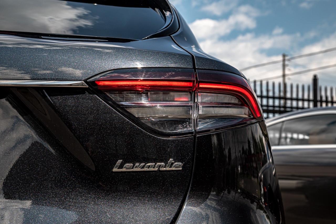 2021 Maserati Levante TROFEO | AWD | V8 | FACTORY FERRARI ENGINE | CARBO Photo