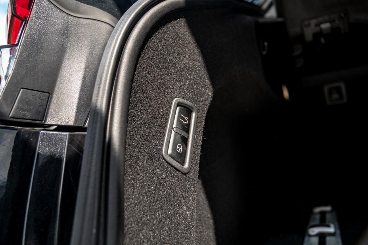 2021 Maserati Levante TROFEO | AWD | V8 | FACTORY FERRARI ENGINE | CARBO Photo