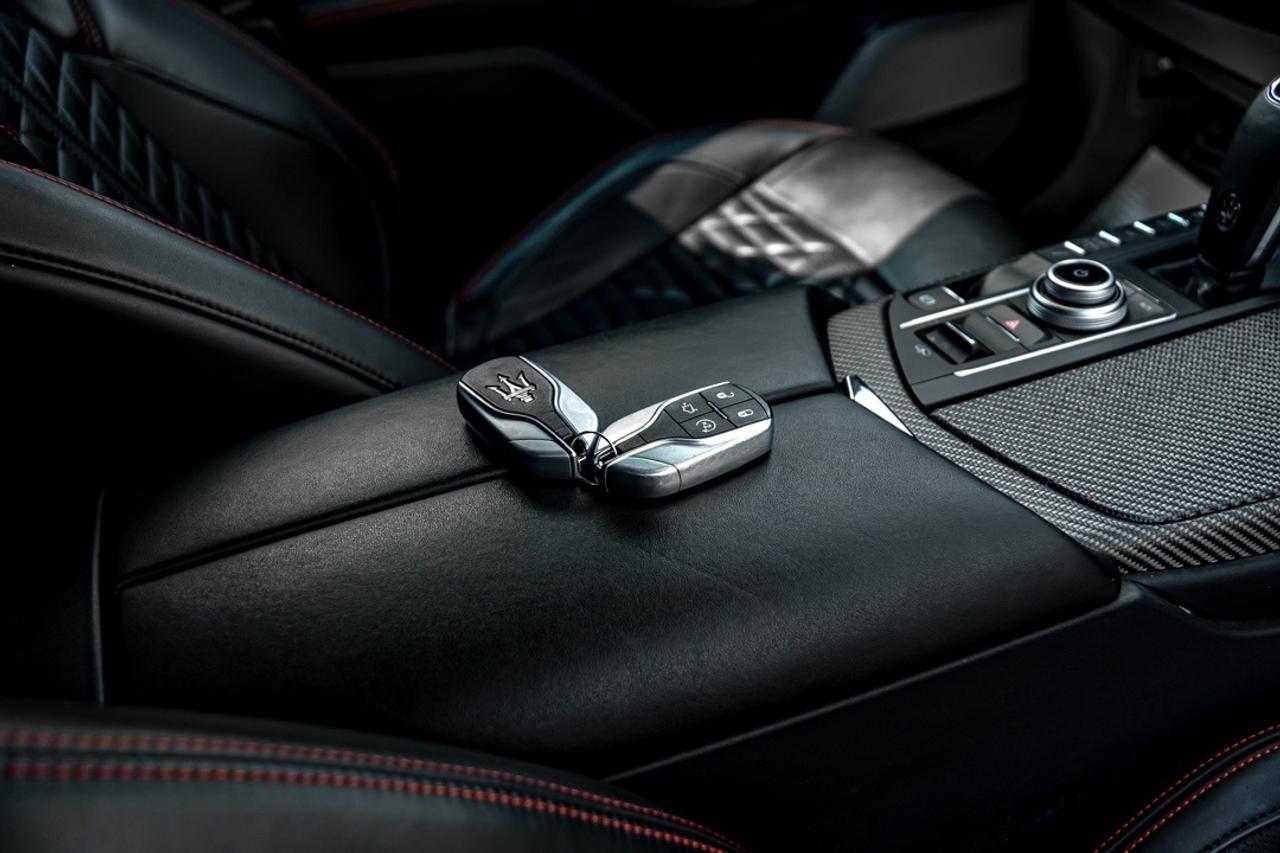 2021 Maserati Levante TROFEO | AWD | V8 | FACTORY FERRARI ENGINE | CARBO Photo