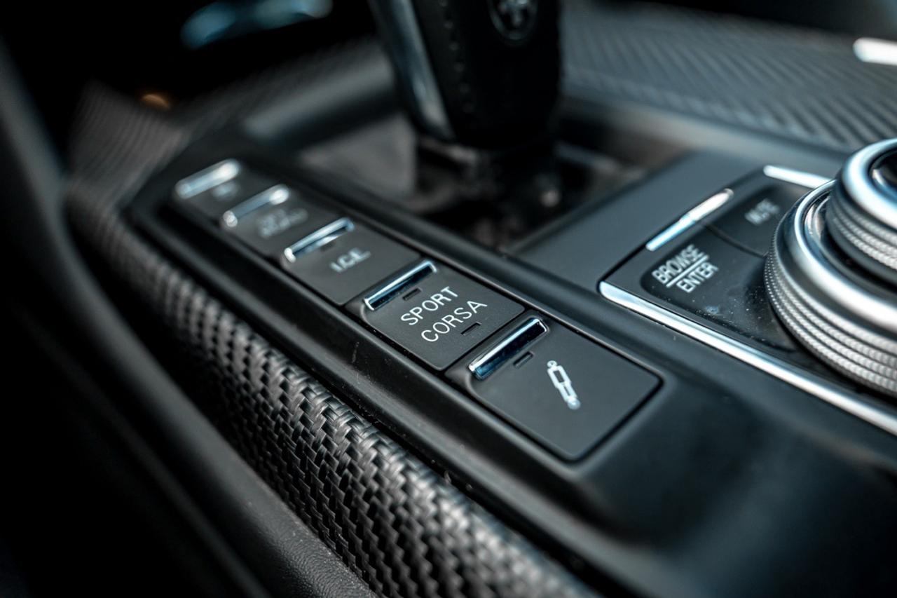 2021 Maserati Levante TROFEO | AWD | V8 | FACTORY FERRARI ENGINE | CARBO Photo