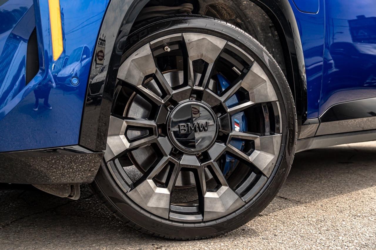 2023 BMW XM PLUG-IN HYBRID M POWER PKG CARBON FIBER PKG CL Photo