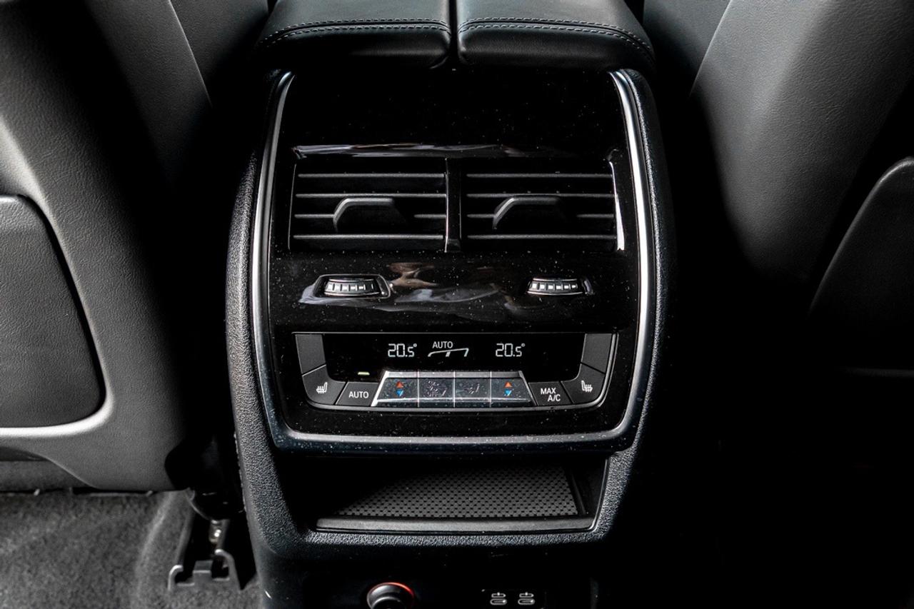 2023 BMW XM PLUG-IN HYBRID M POWER PKG CARBON FIBER PKG CL Photo