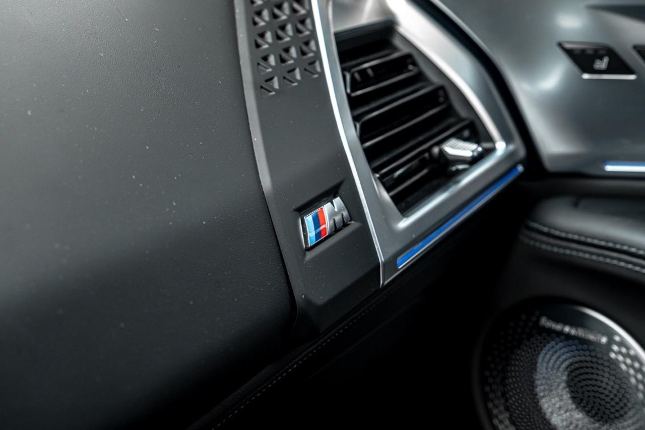 2023 BMW XM PLUG-IN HYBRID M POWER PKG CARBON FIBER PKG CL Photo