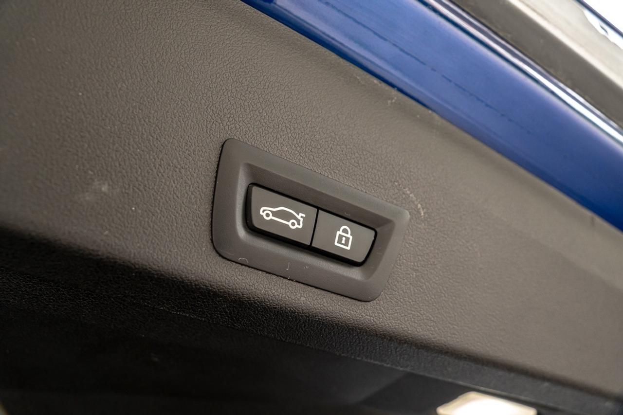 2023 BMW XM PLUG-IN HYBRID M POWER PKG CARBON FIBER PKG CL Photo