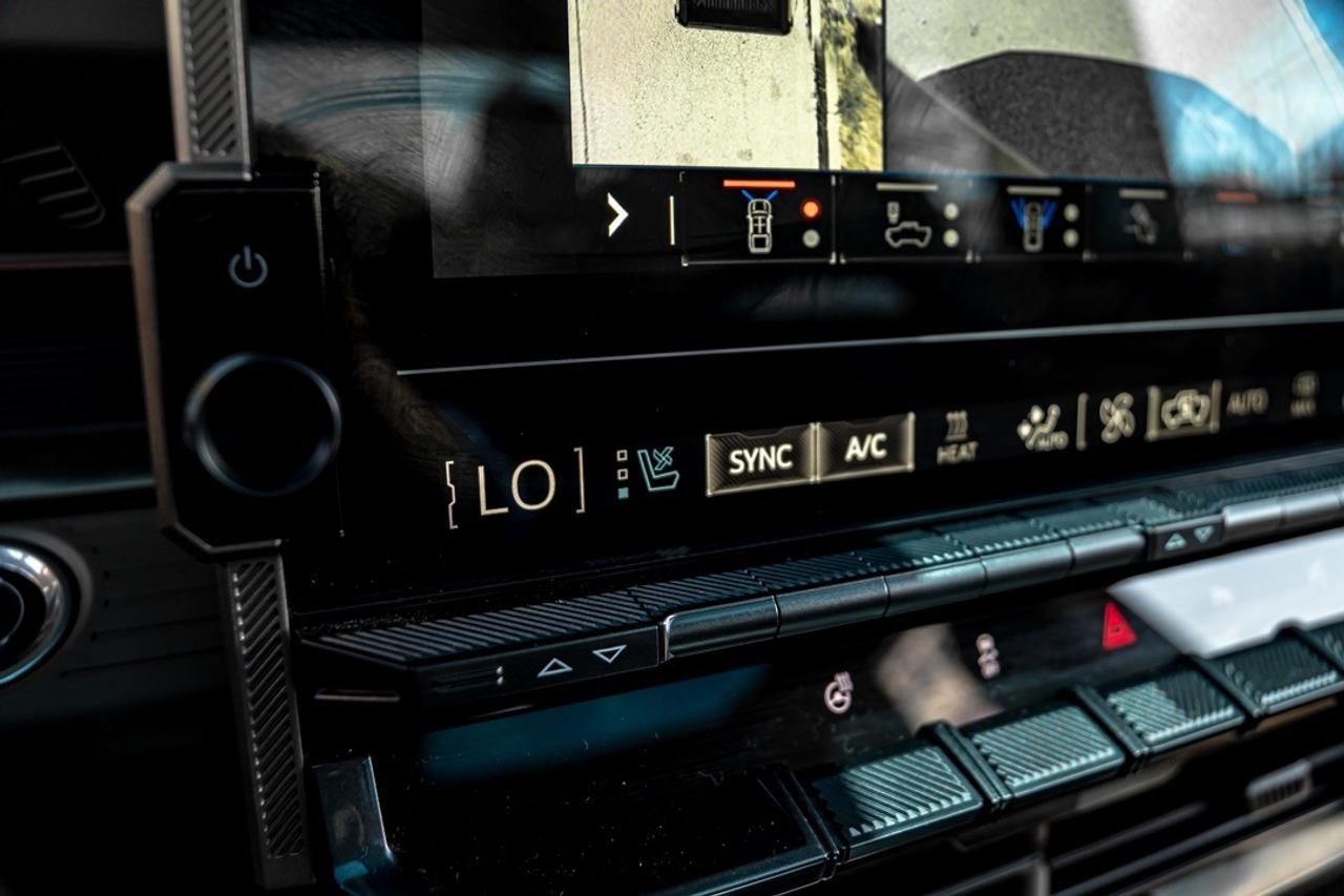 2024 GMC HUMMER EV Pickup E4WD CREW CAB CLEAN CARFAX CONVERTIBLE W HARD Photo