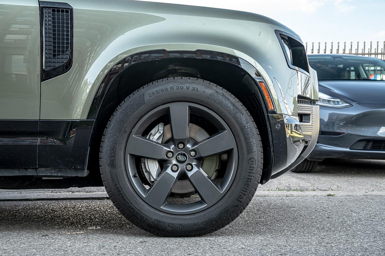 2022 Land Rover Defender X-DYNAMIC SE 90 AWD| CLEAN CARFAX | ONE OWNER | PA Photo