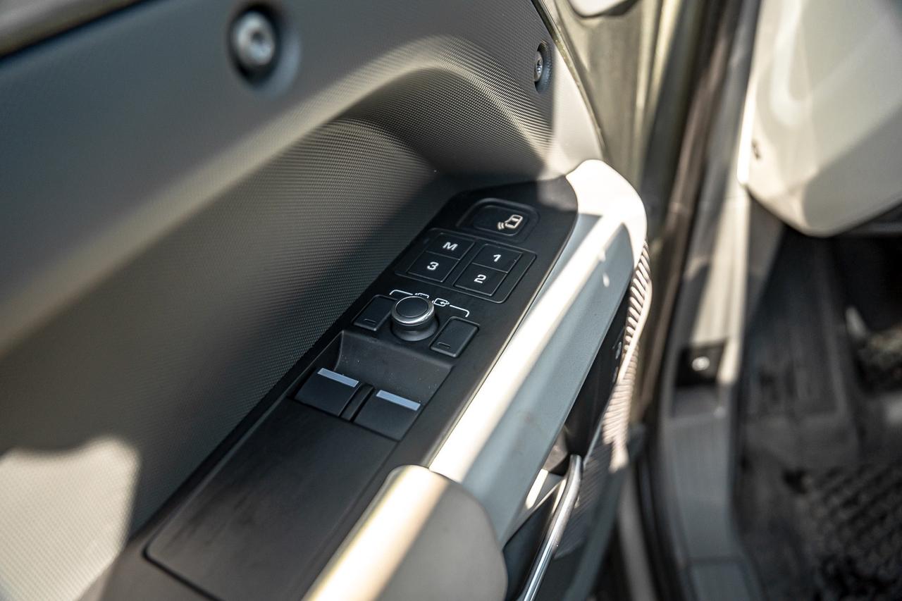 2022 Land Rover Defender X-DYNAMIC SE 90 AWD| CLEAN CARFAX | ONE OWNER | PA Photo