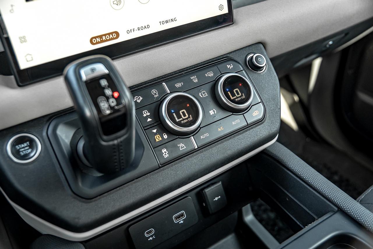 2022 Land Rover Defender X-DYNAMIC SE 90 AWD| CLEAN CARFAX | ONE OWNER | PA Photo