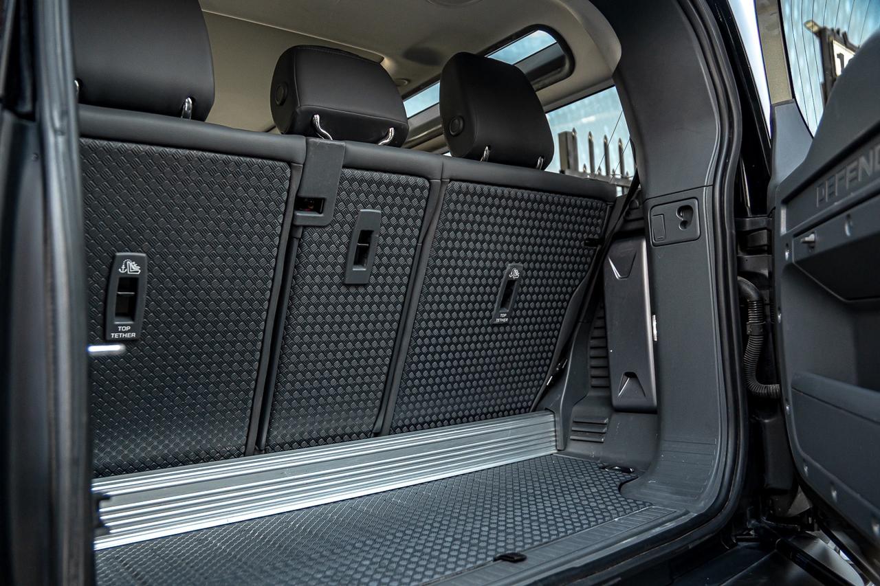 2022 Land Rover Defender X-DYNAMIC SE 90 AWD| CLEAN CARFAX | ONE OWNER | PA Photo