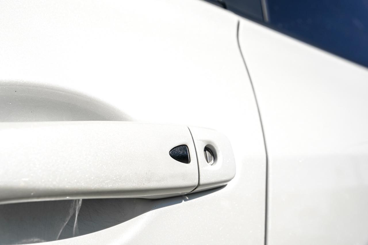 2024 Nissan Kicks SV | BSM | HEATED SEATS | CARPLAY | LDW | ONE OWNE Photo