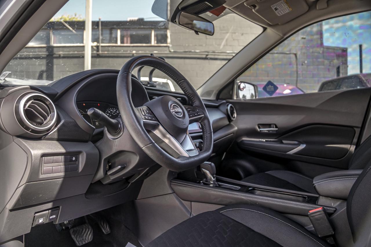 2024 Nissan Kicks SV | BSM | HEATED SEATS | CARPLAY | LDW | ONE OWNE Photo