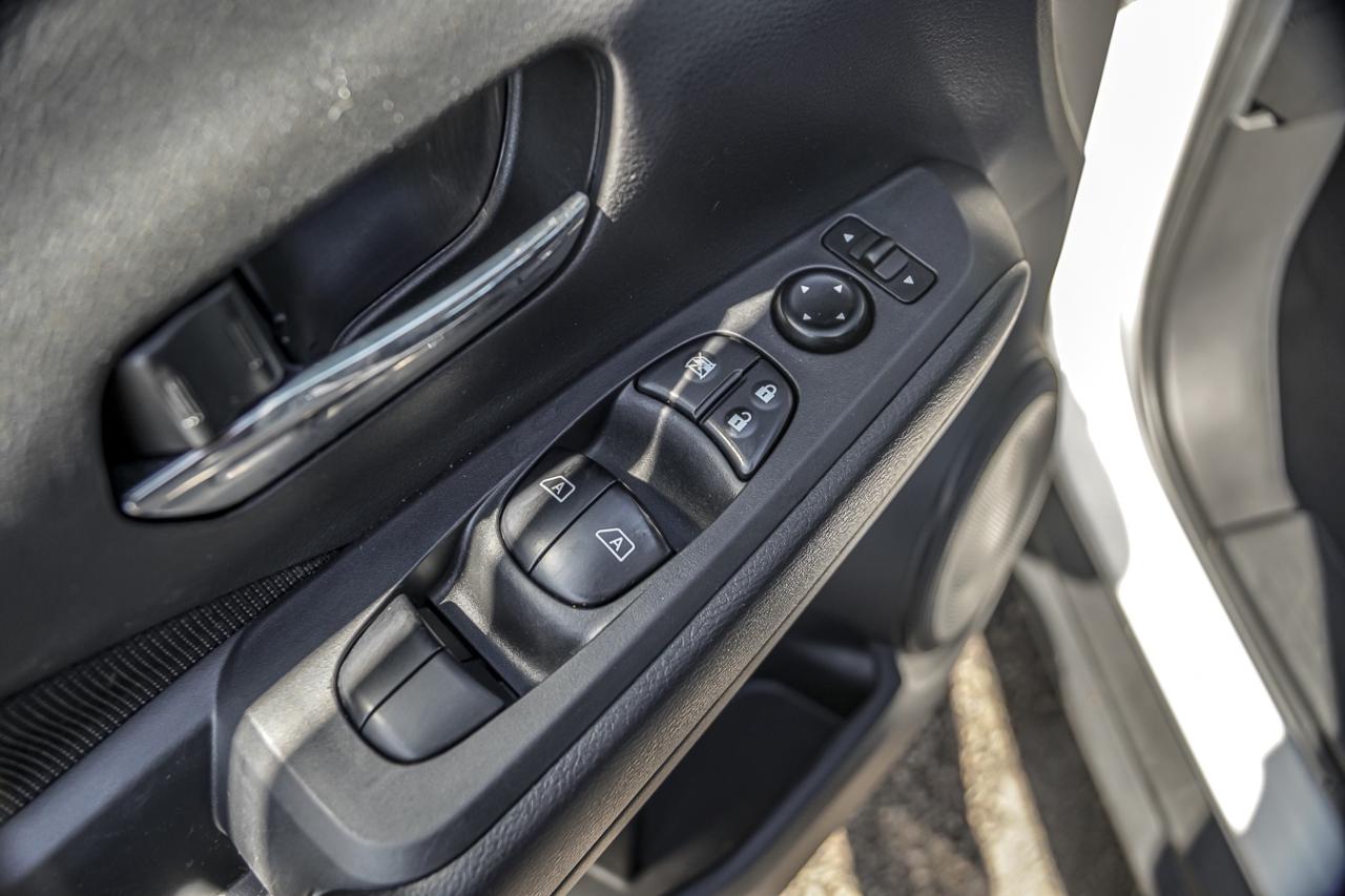 2024 Nissan Kicks SV | BSM | HEATED SEATS | CARPLAY | LDW | ONE OWNE Photo