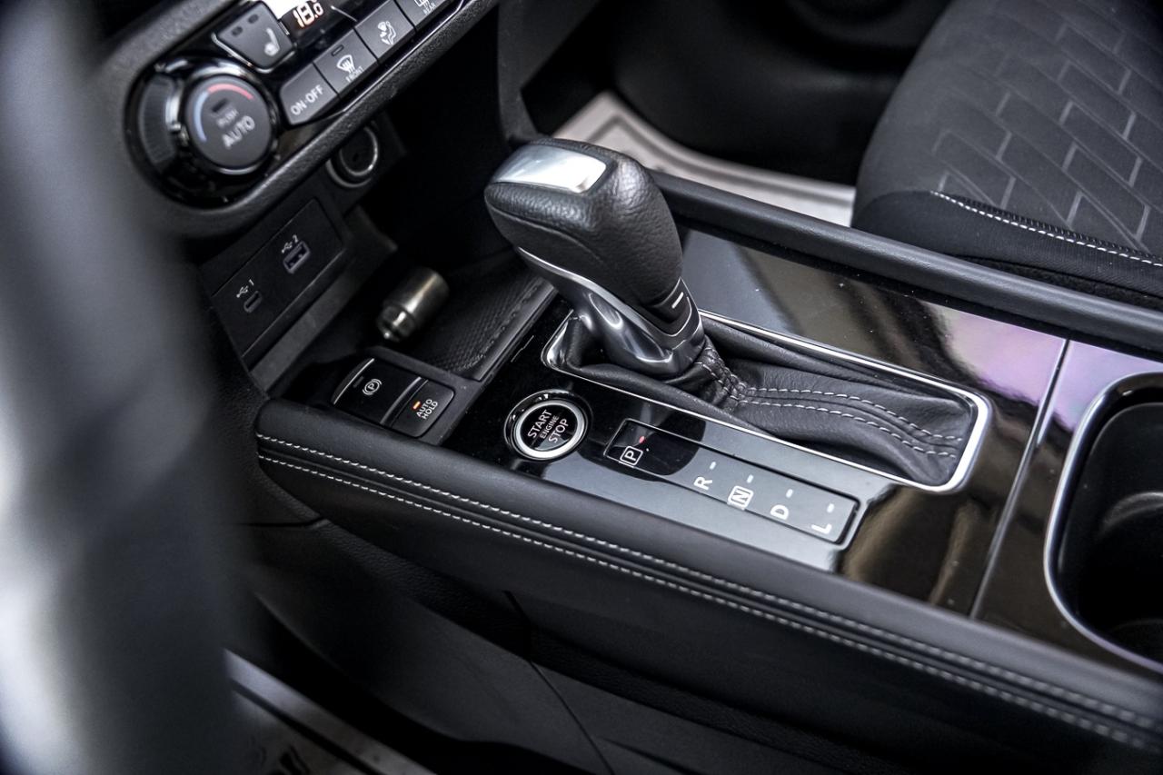 2024 Nissan Kicks SV | BSM | HEATED SEATS | CARPLAY | LDW | ONE OWNE Photo