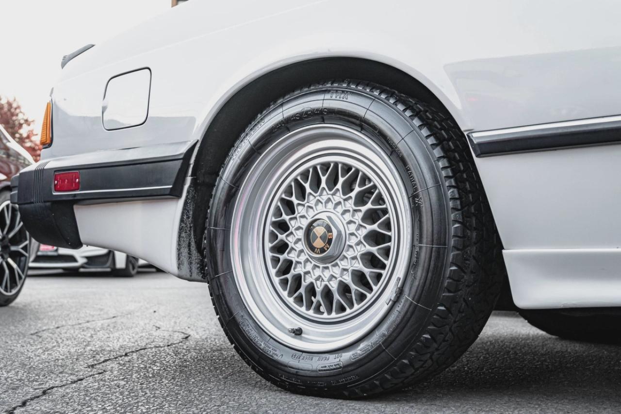 1987 BMW 6 Series M6 MANUAL | SUNROOF | ONE OWNER | LEATHER Photo