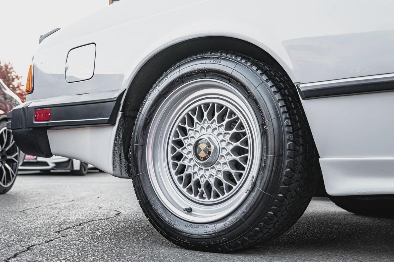 1987 BMW 6 Series M6 MANUAL | SUNROOF | ONE OWNER | LEATHER Photo3