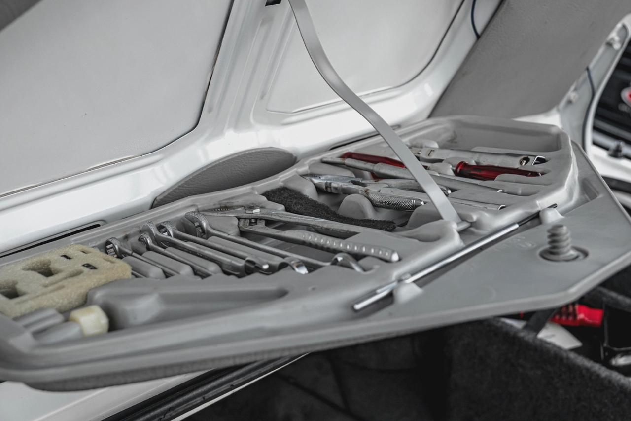 1987 BMW 6 Series M6 MANUAL | SUNROOF | ONE OWNER | LEATHER Photo