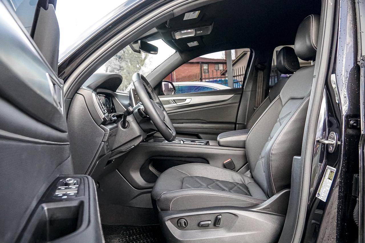 2024 Volkswagen Atlas Cross Sport COMFORTLINE | 4MOTION | BSM | LEATHER INT | COOLED Photo