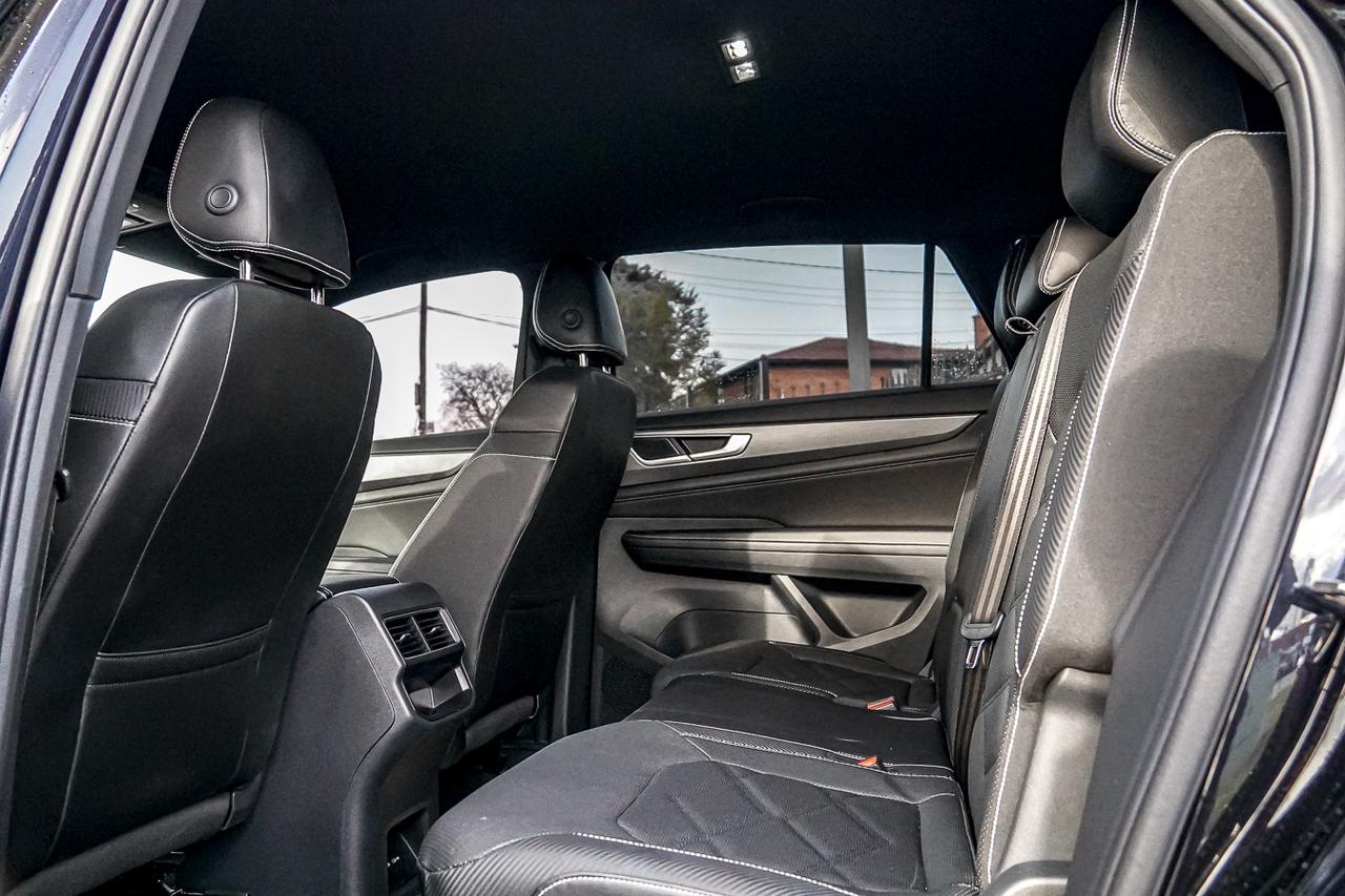 2024 Volkswagen Atlas Cross Sport COMFORTLINE | 4MOTION | BSM | LEATHER INT | COOLED Photo