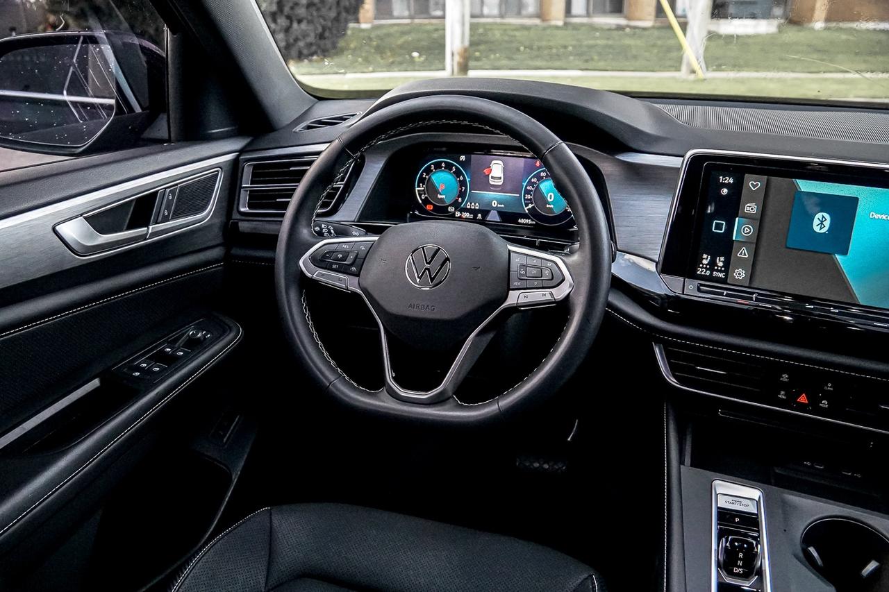 2024 Volkswagen Atlas Cross Sport COMFORTLINE | 4MOTION | BSM | LEATHER INT | COOLED Photo