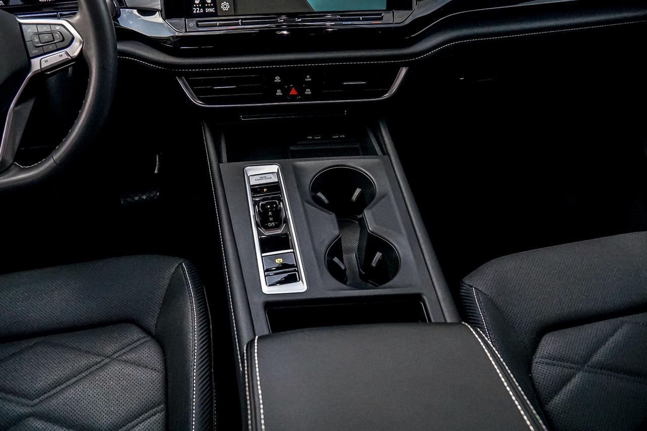 2024 Volkswagen Atlas Cross Sport COMFORTLINE | 4MOTION | BSM | LEATHER INT | COOLED Photo