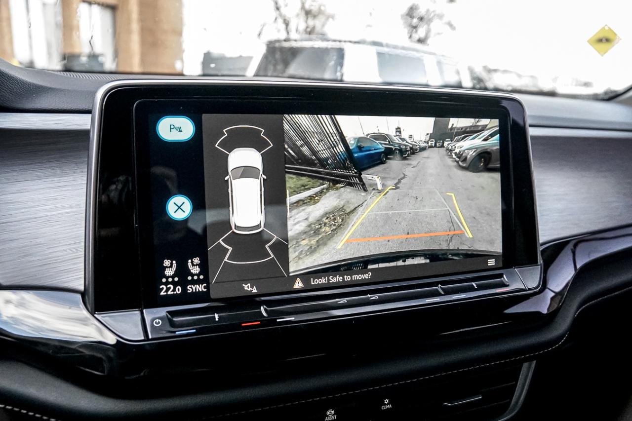 2024 Volkswagen Atlas Cross Sport COMFORTLINE | 4MOTION | BSM | LEATHER INT | COOLED Photo