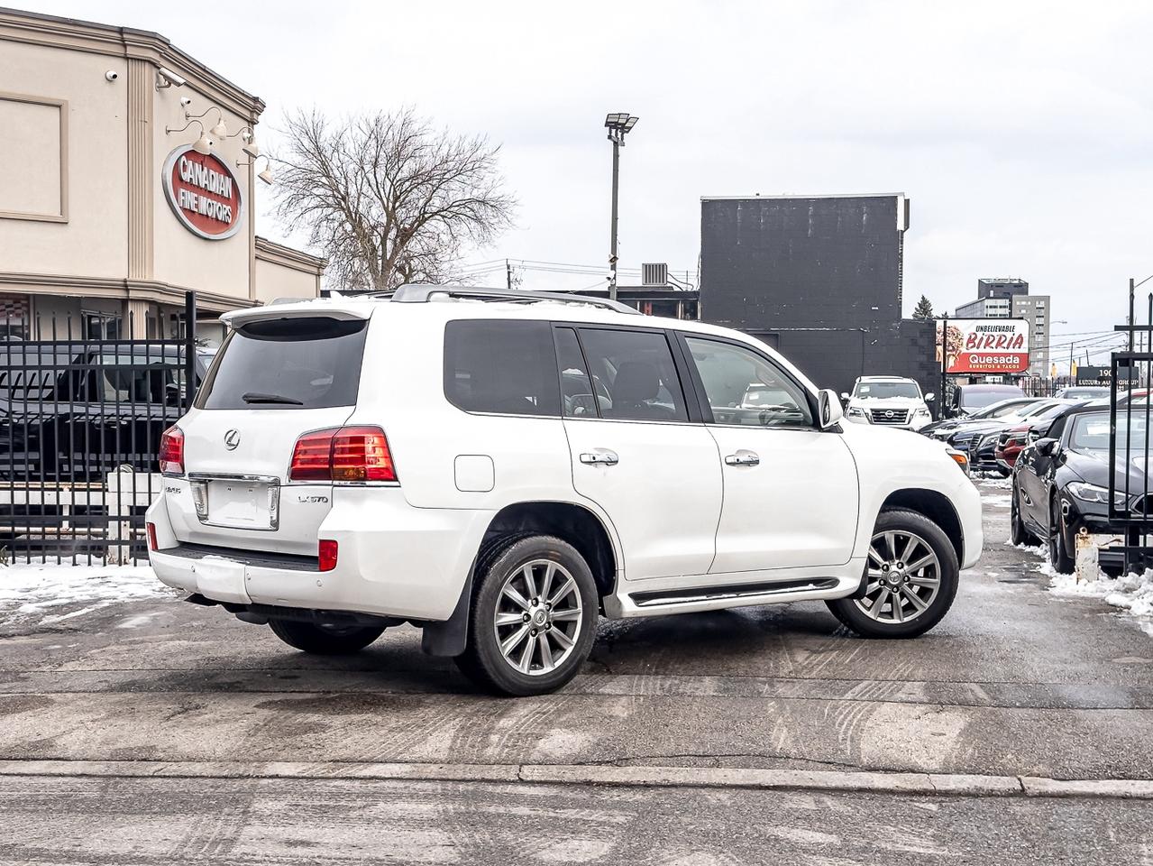 2010 Lexus LX 570 4WD | 8 PASS | NAVI | DVD | KEYLESS ENTRY | SUNROO Photo4